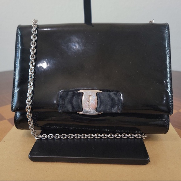 SALVATORE FERRAGAMO vara bow patent leather crossbody bag small - Picture 1 of 10